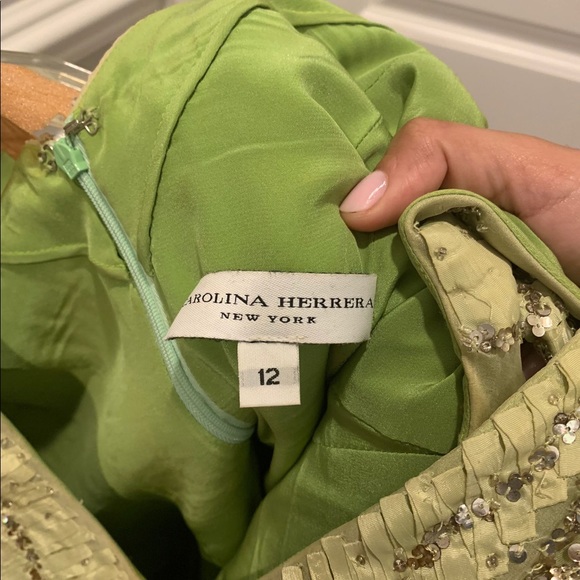 Carolina Herrera embellished gown - Picture 16 of 16